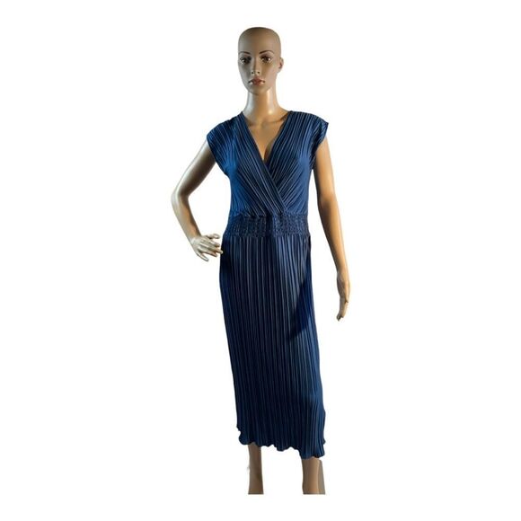 DKNY Women’s Blue Satiny accordion elastic waist sleeveless midi Dress Size 8 - Picture 1 of 11
